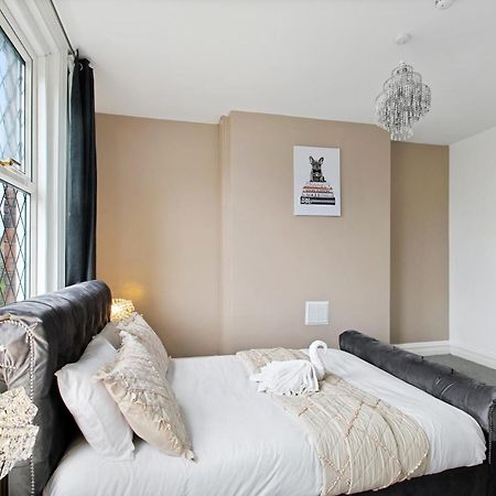 Home In Woodhouse, Leeds,Free 4 Car Parking,Free Wifi Eksteriør bilde