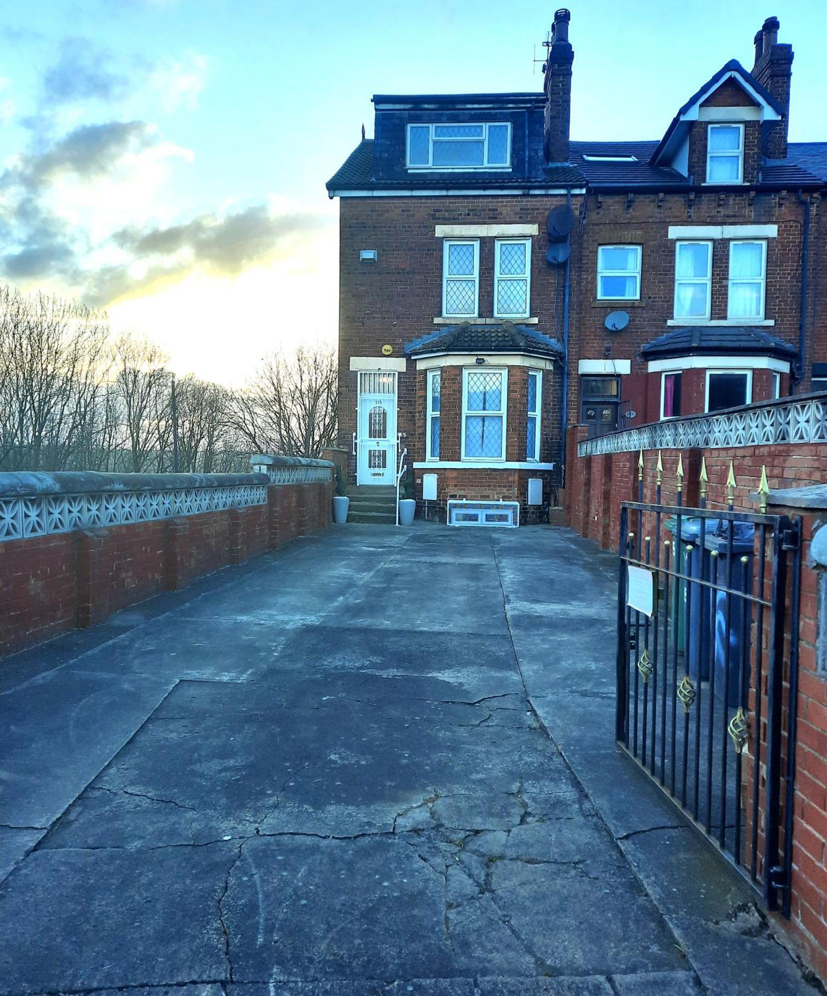 Home In Woodhouse, Leeds,Free 4 Car Parking,Free Wifi Eksteriør bilde