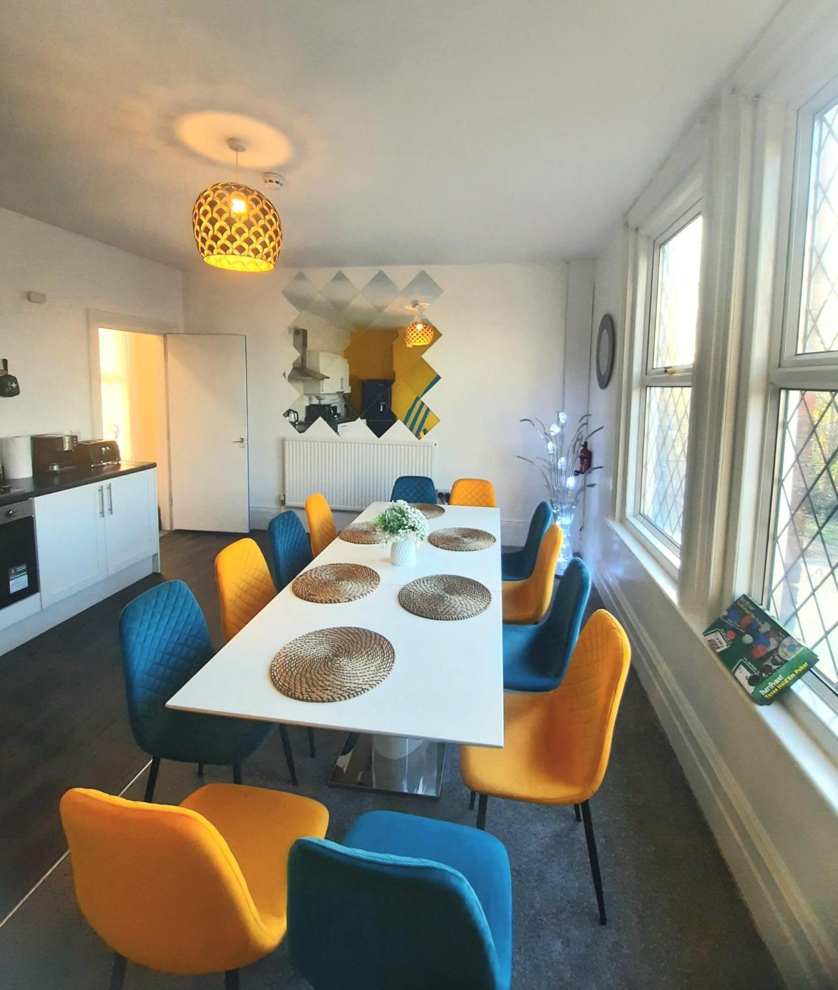 Home In Woodhouse, Leeds,Free 4 Car Parking,Free Wifi Eksteriør bilde