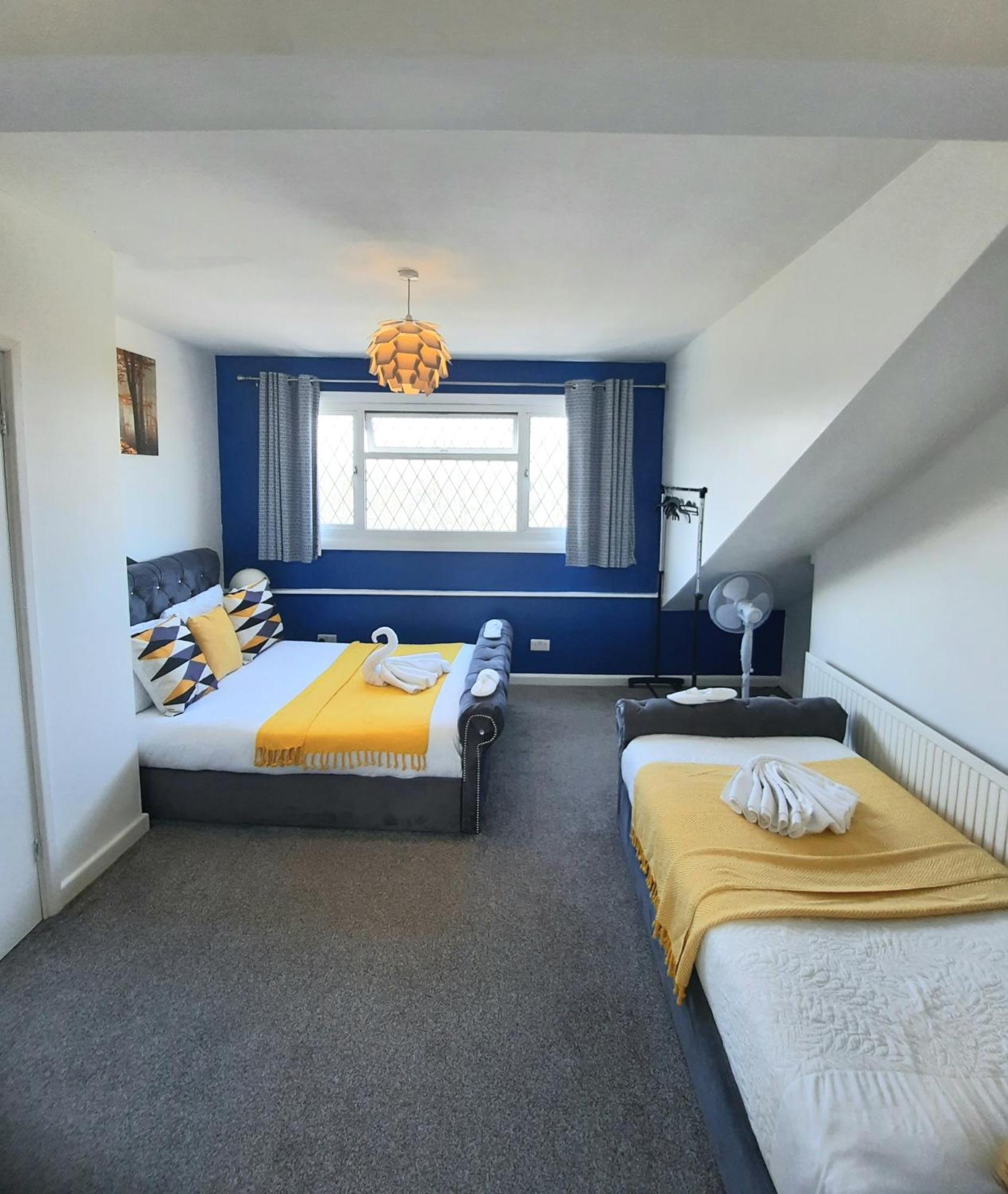 Home In Woodhouse, Leeds,Free 4 Car Parking,Free Wifi Eksteriør bilde