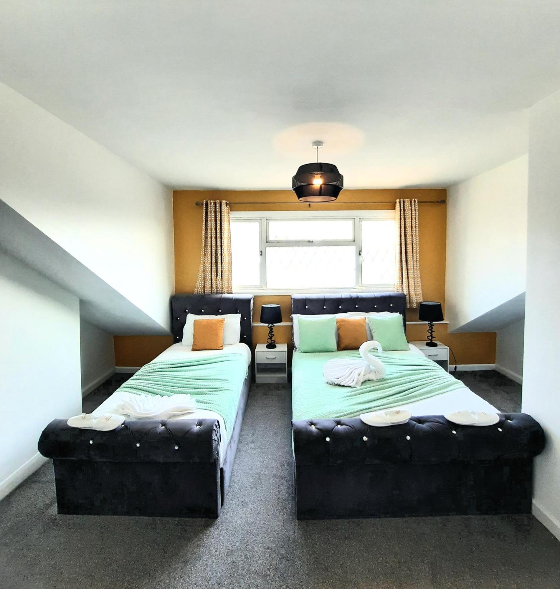 Home In Woodhouse, Leeds,Free 4 Car Parking,Free Wifi Eksteriør bilde